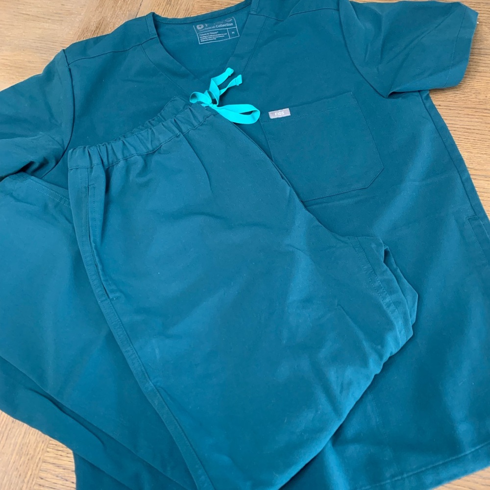 Men’s medium FIGS scrubs Caribbean blue SET